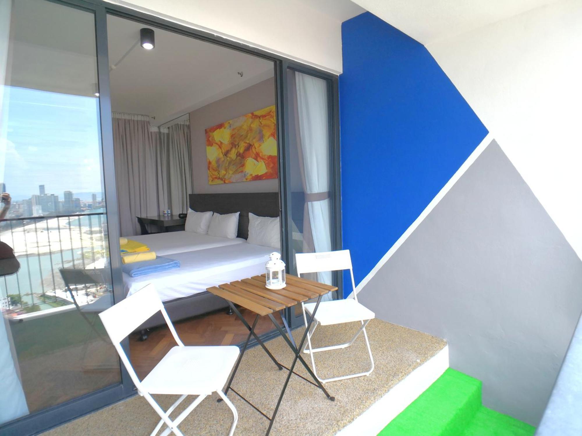 The Landmark Seaview Gurney George Town Room photo